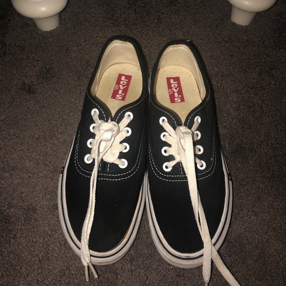 white levi's canvas shoes